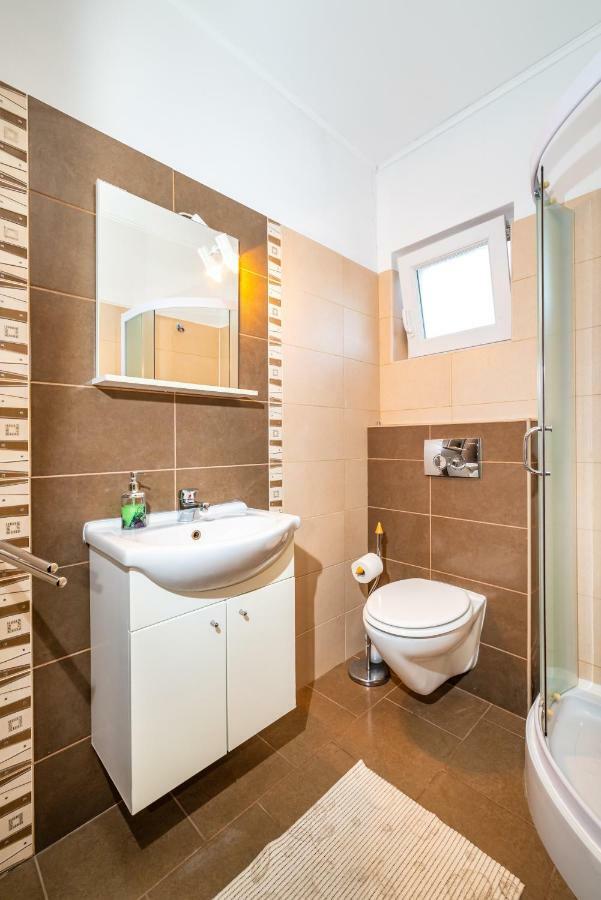 Apartment Adrian Biograd Na Moru Exterior photo