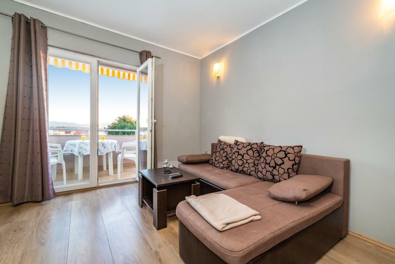 Apartment Adrian Biograd Na Moru Exterior photo